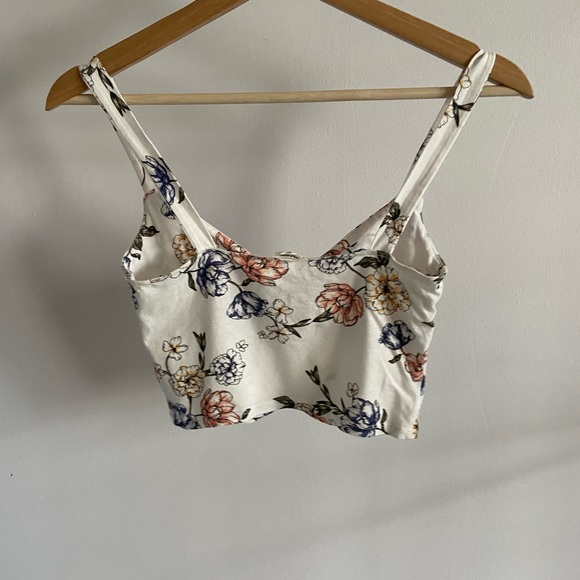 Pastel Floral Cropped Tank Top - Picture 2 of 2